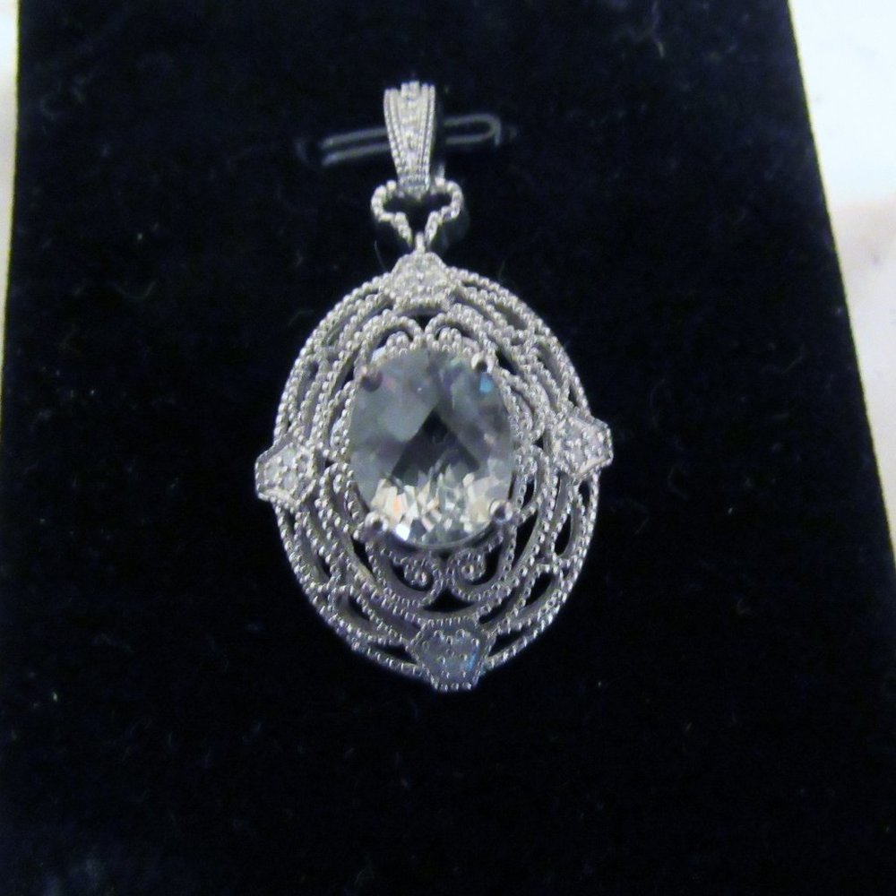 925 Sterling Silver and CZ Stones Fashion Pendant